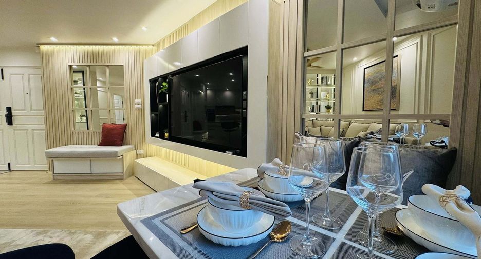 For rent 2 bedrooms condo in Yan Nawa, Bangkok