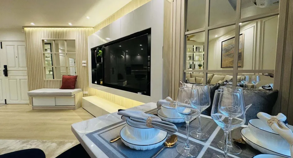 For rent 2 bedrooms condo in Yan Nawa, Bangkok