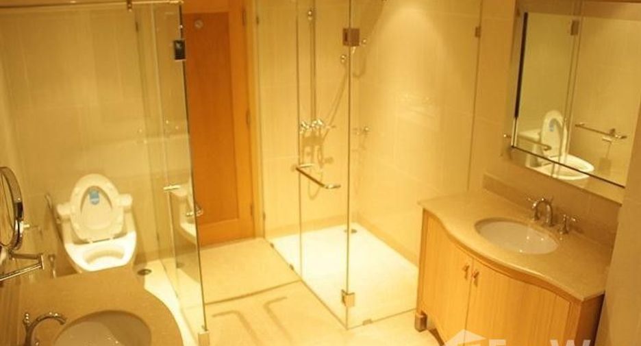 For rent 3 ベッドルーム condo in Sathon, Bangkok