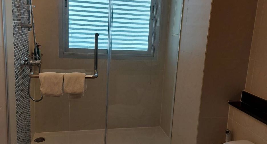 For rent 4 bedrooms condo in Sathon, Bangkok