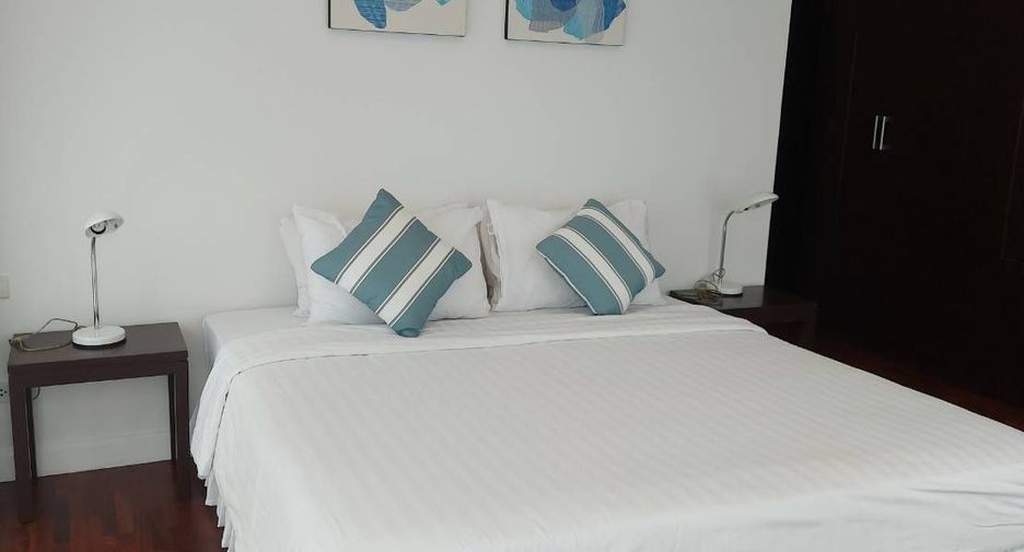 For rent 4 bedrooms condo in Sathon, Bangkok