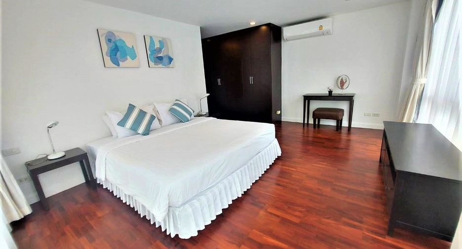For rent 4 bedrooms condo in Sathon, Bangkok