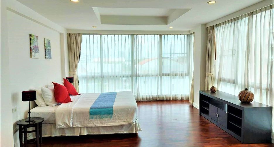 For rent 4 bedrooms condo in Sathon, Bangkok