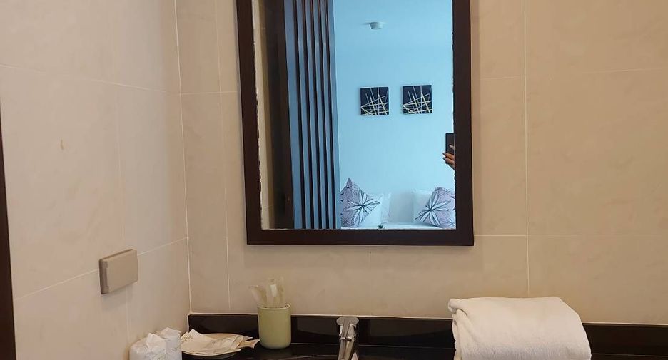 For rent 4 bedrooms condo in Sathon, Bangkok