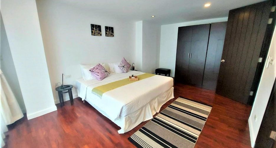 For rent 4 bedrooms condo in Sathon, Bangkok