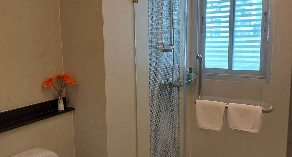For rent 4 bedrooms condo in Sathon, Bangkok