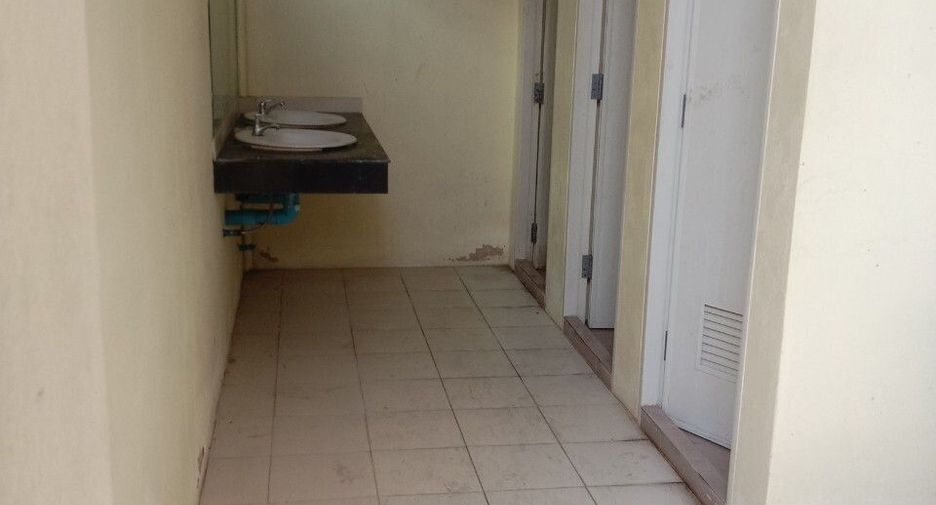 Casa en alquiler de 5 habitaciones en Bang Phli, Samut Prakan