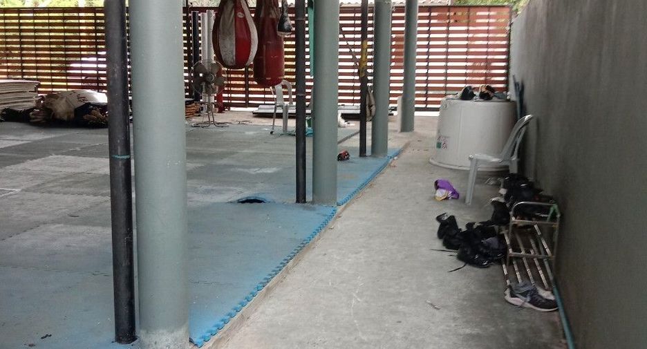Casa en alquiler de 5 habitaciones en Bang Phli, Samut Prakan