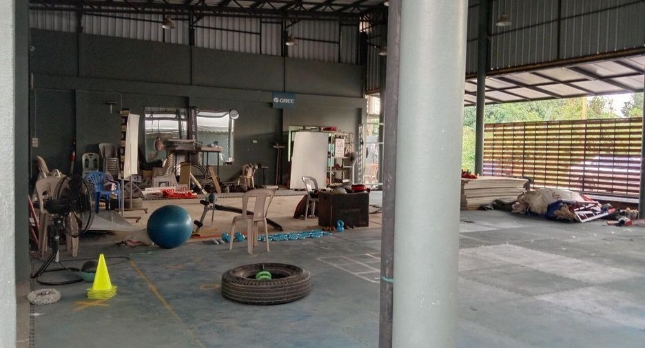 Casa en alquiler de 5 habitaciones en Bang Phli, Samut Prakan