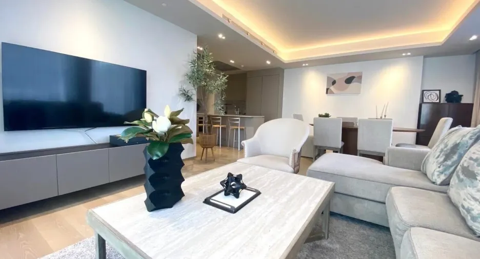 For rent 2 bedrooms condo in Pathum Wan, Bangkok