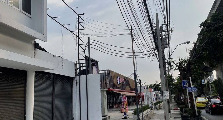 For rent 8 bedrooms retail Space in Bang Na, Bangkok