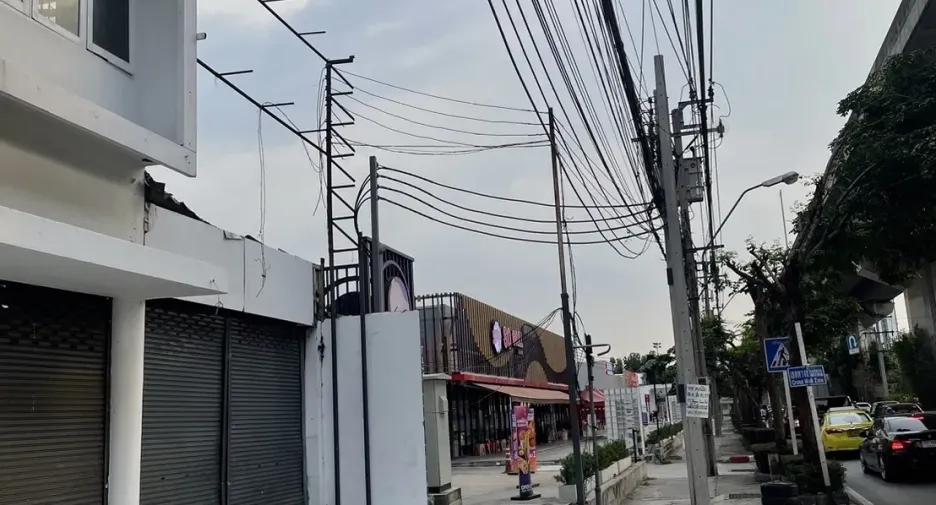 For rent 8 bedrooms retail Space in Bang Na, Bangkok