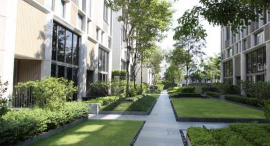 For rent 4 bedrooms townhouse in Watthana, Bangkok