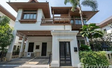 À louer 4 chambres maison à Yan Nawa, Bangkok