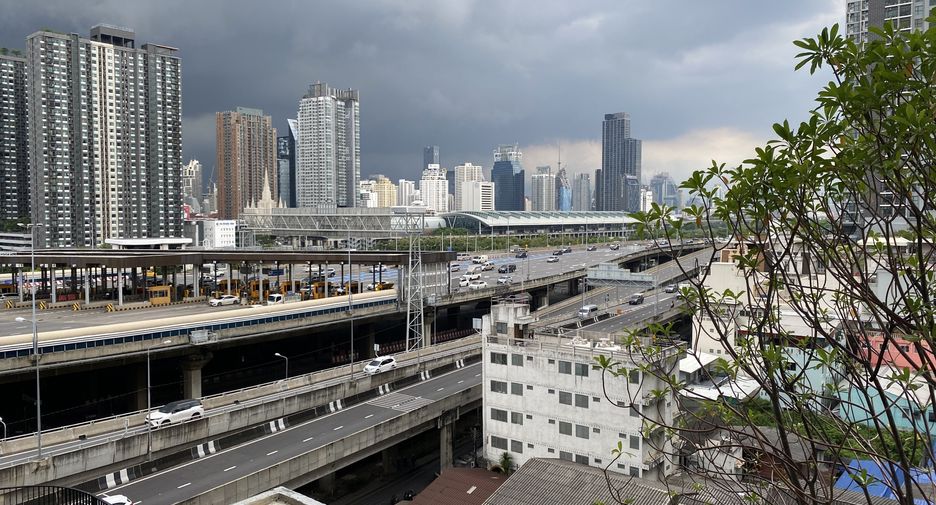 Condo en alquiler de estudio en Huai Khwang, Bangkok