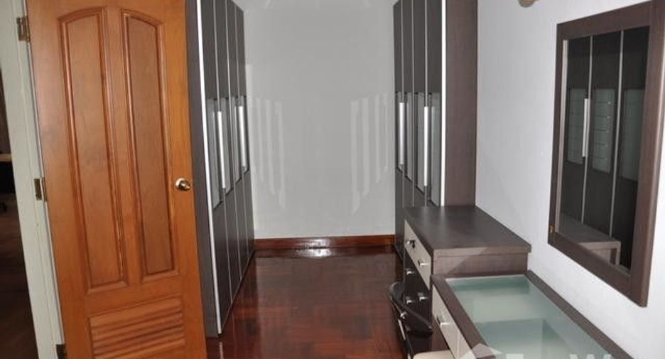 For rent 5 bedrooms condo in Khlong Toei, Bangkok