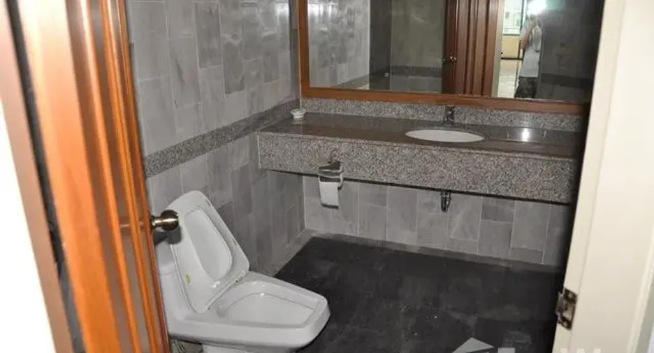 For rent 5 ベッドルーム condo in Khlong Toei, Bangkok