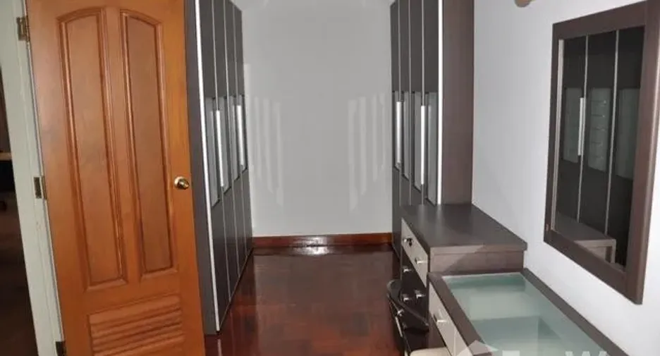 For rent 5 ベッドルーム condo in Khlong Toei, Bangkok