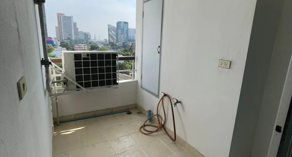 For rent 3 bedrooms apartment in Khlong Toei, Bangkok