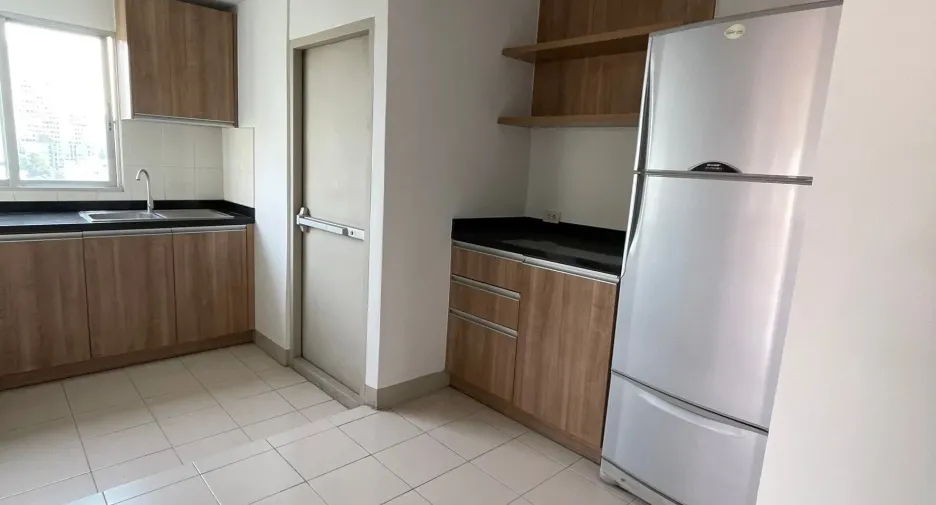 For rent 3 bedrooms apartment in Khlong Toei, Bangkok