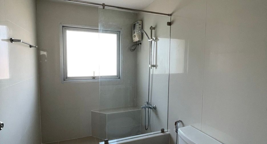 For rent 3 bedrooms apartment in Khlong Toei, Bangkok