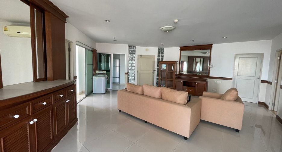 For rent 3 bedrooms apartment in Khlong Toei, Bangkok