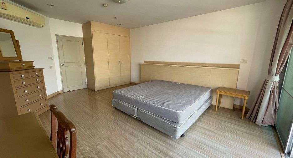 For rent 3 bedrooms apartment in Khlong Toei, Bangkok