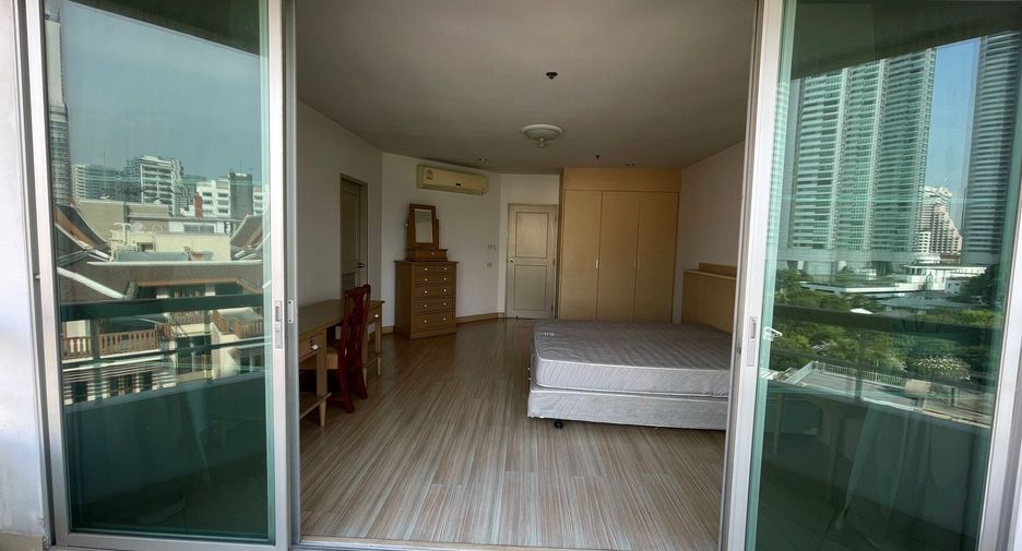 For rent 3 bedrooms apartment in Khlong Toei, Bangkok