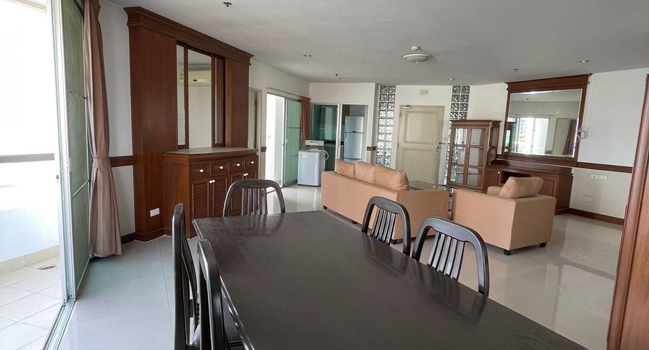 For rent 3 bedrooms apartment in Khlong Toei, Bangkok