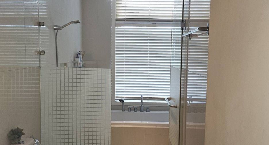 For rent 2 bedrooms condo in Ratchathewi, Bangkok