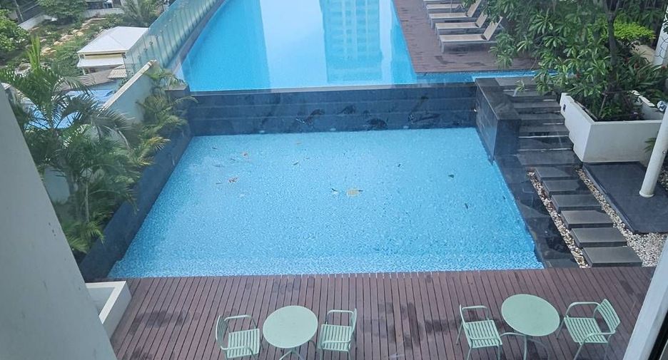 For rent 2 bedrooms condo in Ratchathewi, Bangkok