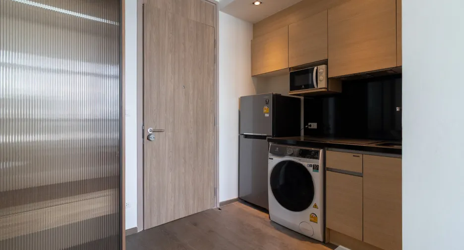 For rent studio condo in Khlong Toei, Bangkok
