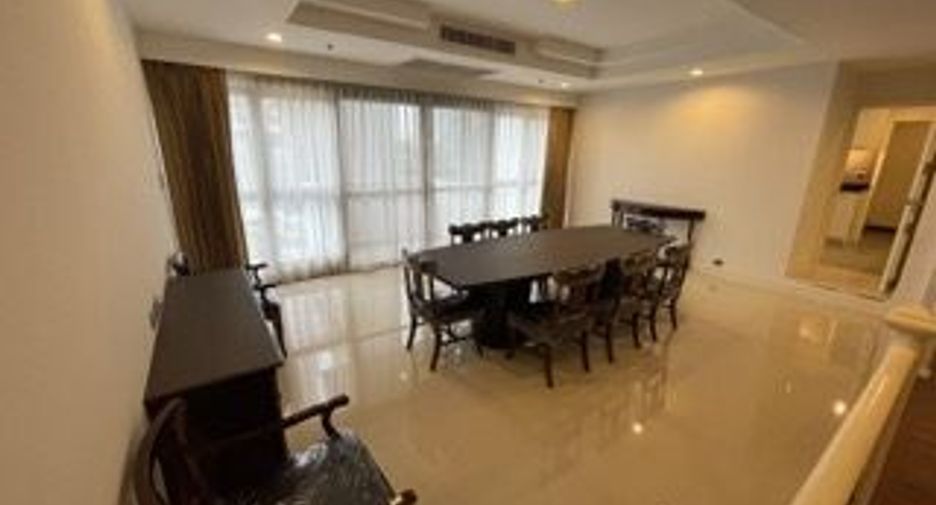 For rent 4 bedrooms apartment in Khlong Toei, Bangkok