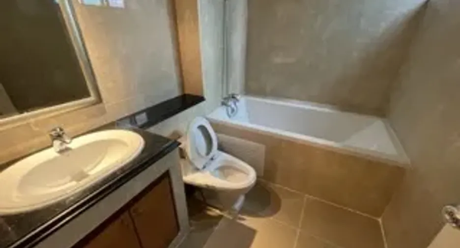 For rent 4 bedrooms apartment in Khlong Toei, Bangkok