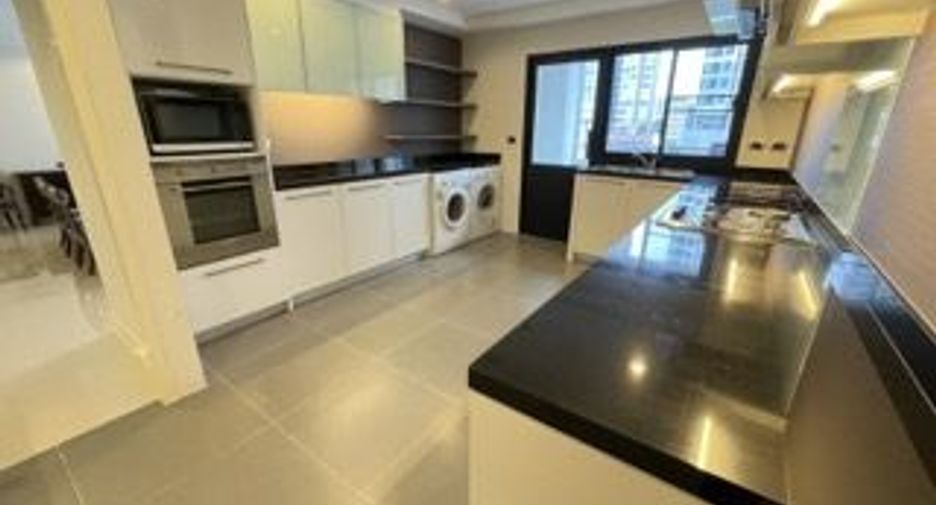 For rent 4 bedrooms apartment in Khlong Toei, Bangkok