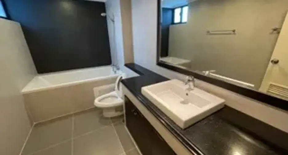 For rent 4 bedrooms apartment in Khlong Toei, Bangkok