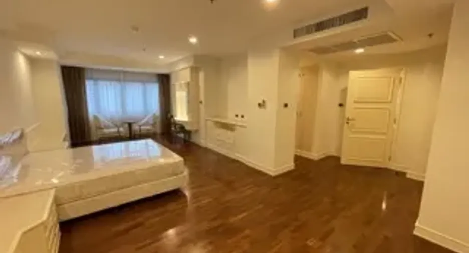 For rent 4 bedrooms apartment in Khlong Toei, Bangkok