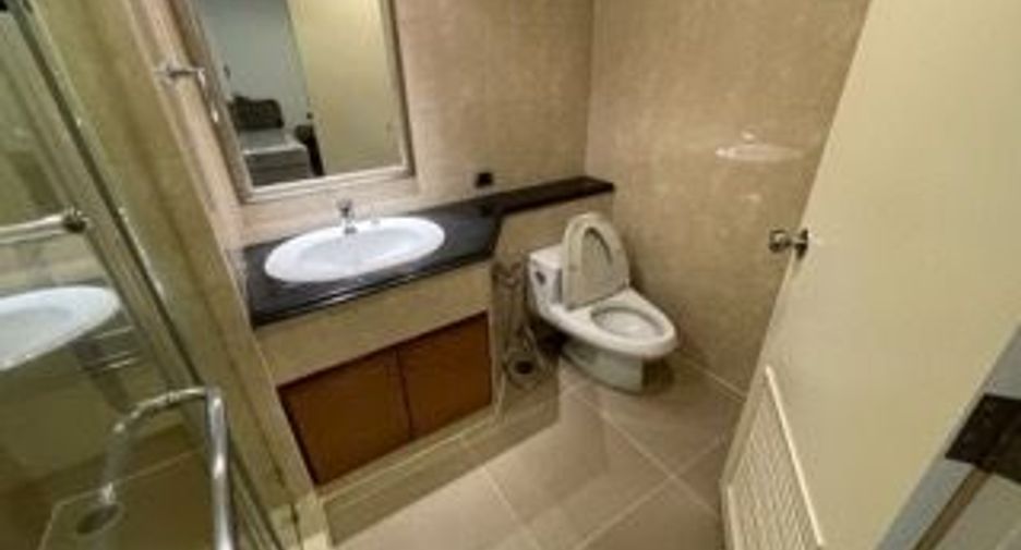 For rent 4 bedrooms apartment in Khlong Toei, Bangkok