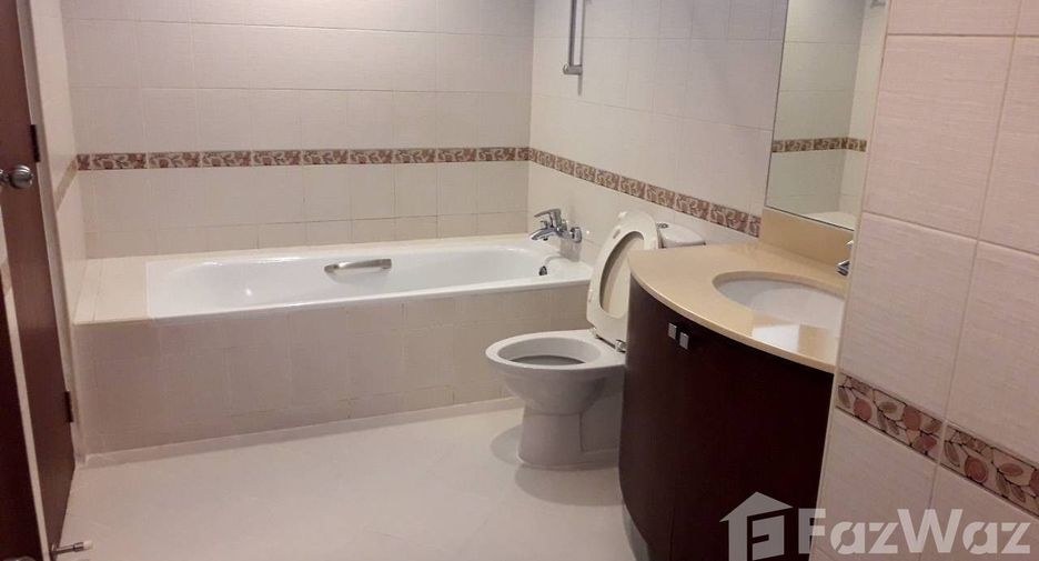 Condo en alquiler de 4 habitaciones en Watthana, Bangkok