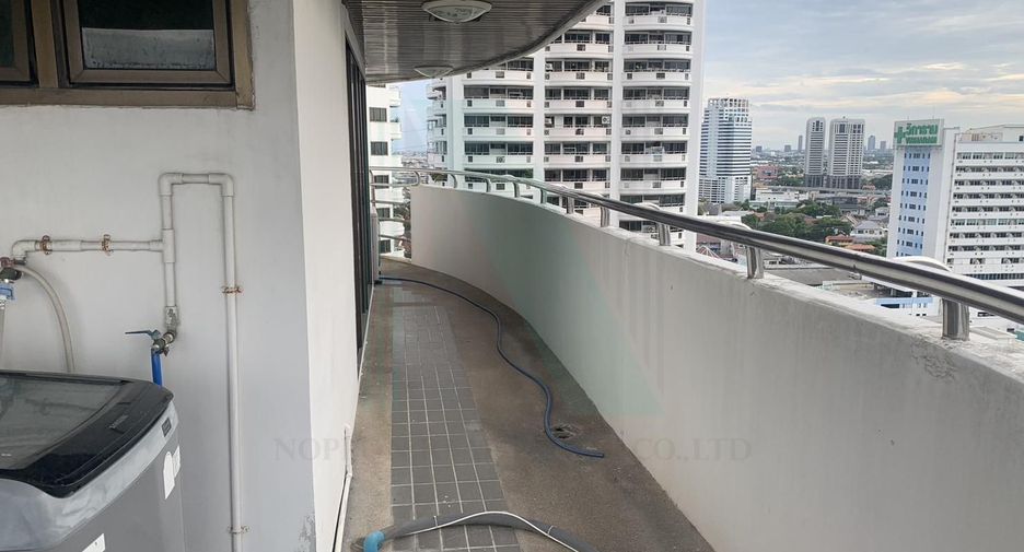 Condo en alquiler de 3 habitaciones en Suan Luang, Bangkok
