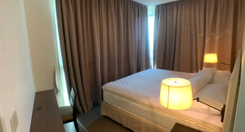 For rent 3 bedrooms condo in Sathon, Bangkok