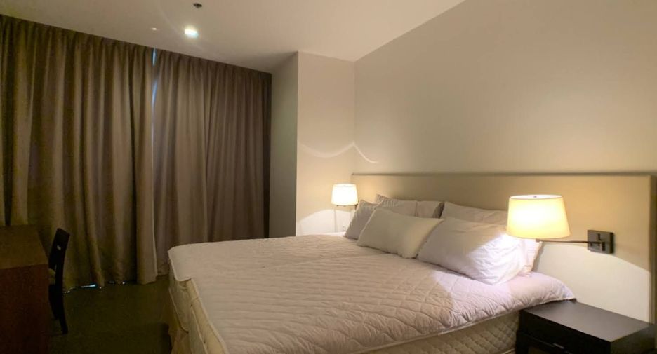 For rent 3 bedrooms condo in Sathon, Bangkok