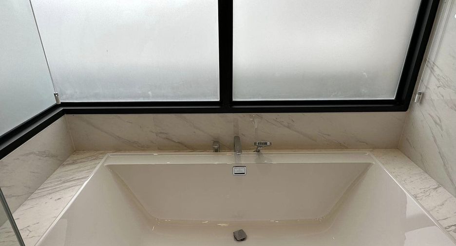 Casa en alquiler de 5 habitaciones en Saphan Sung, Bangkok