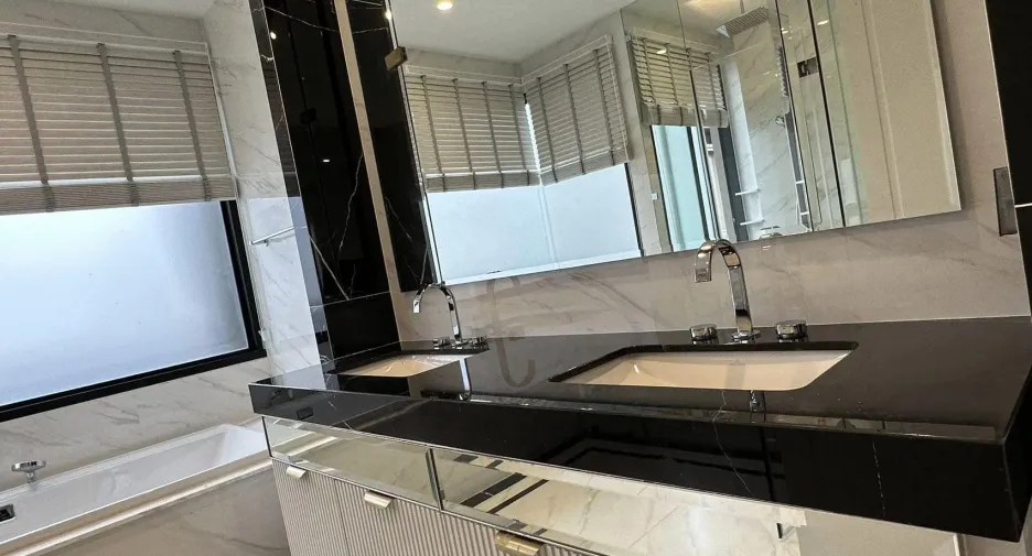Casa en alquiler de 5 habitaciones en Saphan Sung, Bangkok