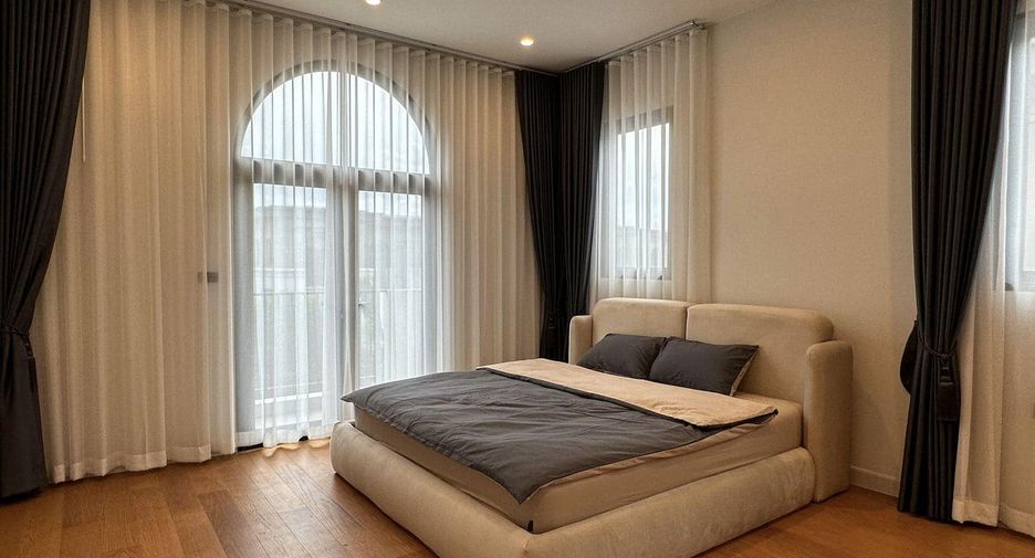 Casa en alquiler de 5 habitaciones en Saphan Sung, Bangkok