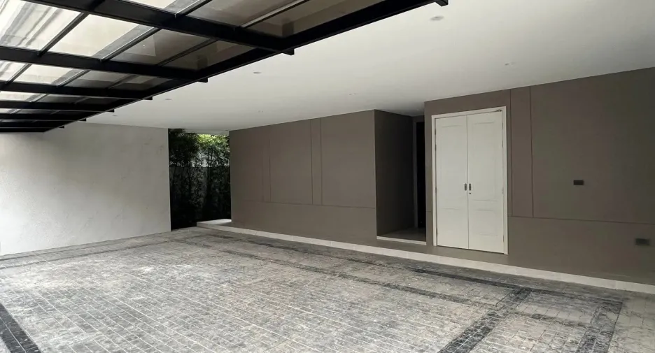 Casa en alquiler de 5 habitaciones en Saphan Sung, Bangkok