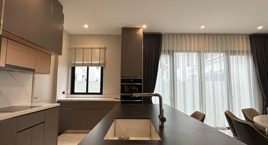 Casa en alquiler de 5 habitaciones en Saphan Sung, Bangkok