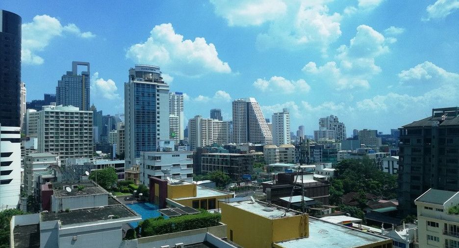 For rent 3 bedrooms condo in Pathum Wan, Bangkok