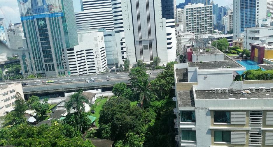 For rent 3 bedrooms condo in Pathum Wan, Bangkok