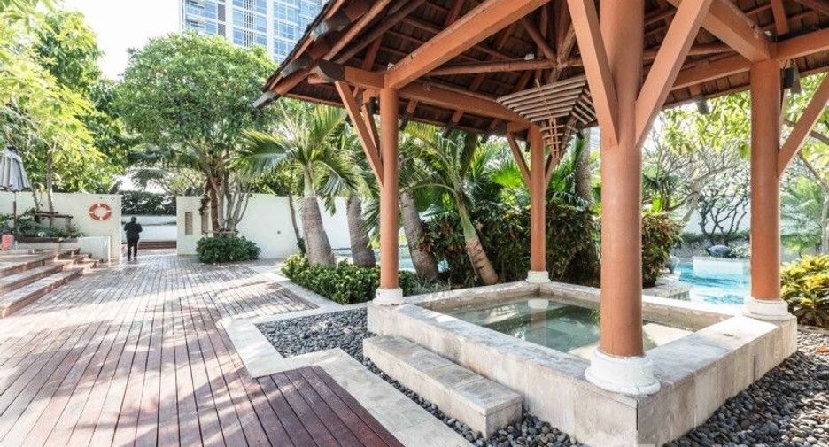 For rent 3 bedrooms condo in Pathum Wan, Bangkok